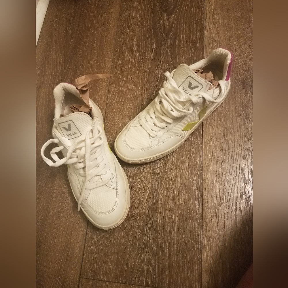 VEJA v12 sneakers used condition. Purple and green sides. Size 37.